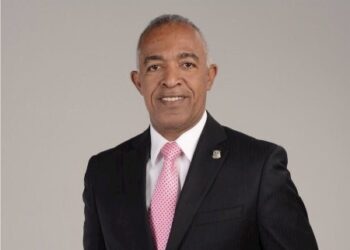 Bertico Santana disputará candidatura a alcalde SDE a Manuel Jiménez