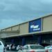 Sacan clientes y cierran sucursal de PriceSmart de la Charles Summer