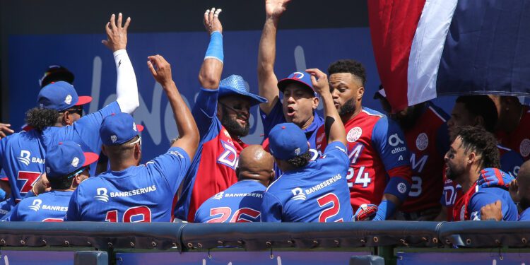 Licey triunfa ante Panamá con excelente pucheo de Steve Moyers