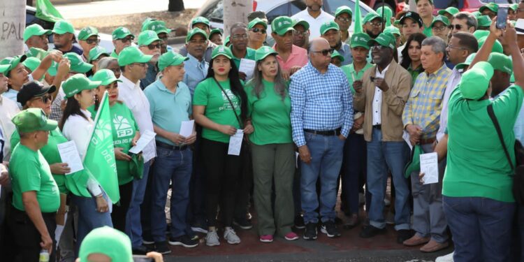 Fuerza del Pueblo realiza jornada de afiliación de nuevos miembros