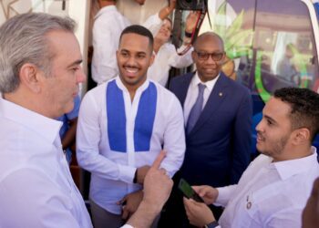 Gobierno entrega 50 autobuses para Asociaciones Estudiante