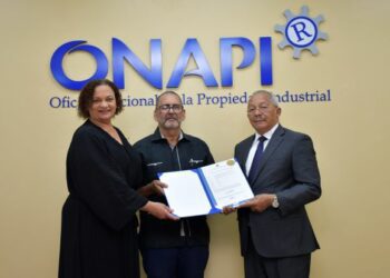 Inventor dominicano recibe certificación de Patente de ONAPI 