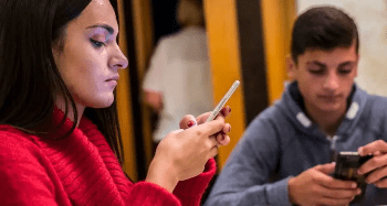 UNESCO discute la urgencia de regular las plataformas digitales