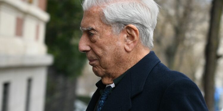 Vargas Llosa ingresa en la Academia Francesa como 'inmortal'