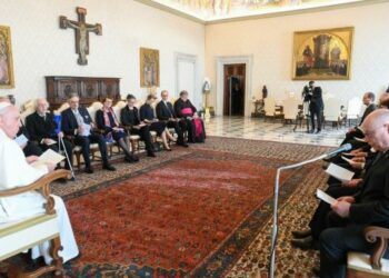 Lo que dijo el Papa sobre la fusión hombre y máquina