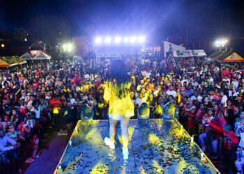 Steffany Constanza conquista los corazones de Santo Domingo con su merengue