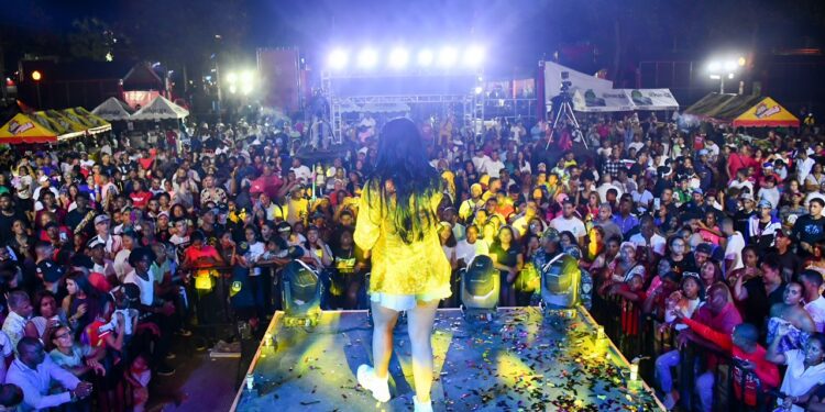 Steffany Constanza conquista los corazones de Santo Domingo con su merengue