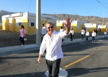 Presidente Abinader entrega 390 viviendas en Monte Grande