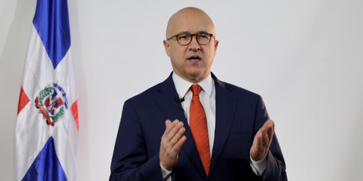 Siguen reacciones de políticos opositores en torno al discurso de Abinader