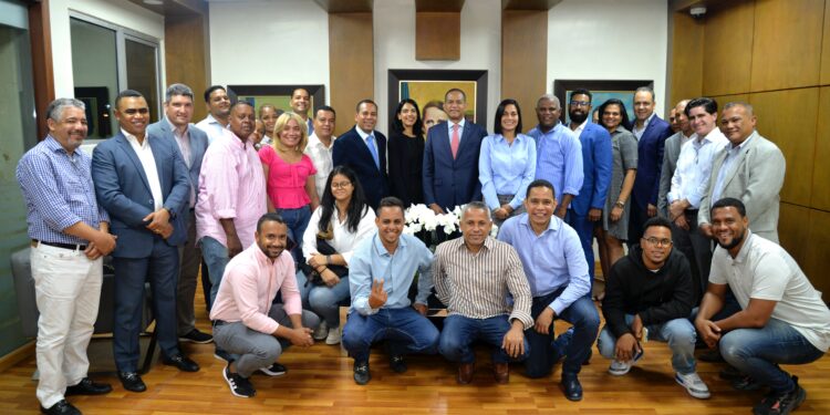 Justicia Social entrega requisitos ante la JCE para su reconocimiento como partido