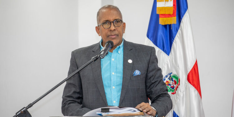 Nuevo Contralor Félix Santana se reúne con encargados y supervisores