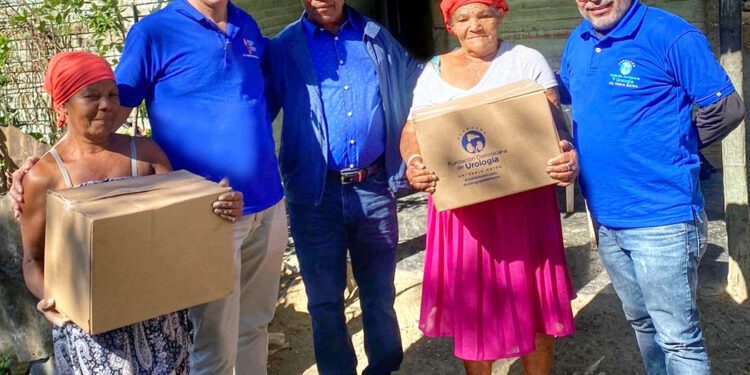 FUNDOURO  realiza donaciones a lugareños del municipio de Vallejuelo