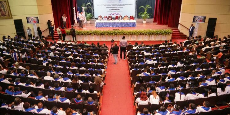 "Red de Líderes Mediadores" gradúa a 572 jóvenes para mediar en conflictos