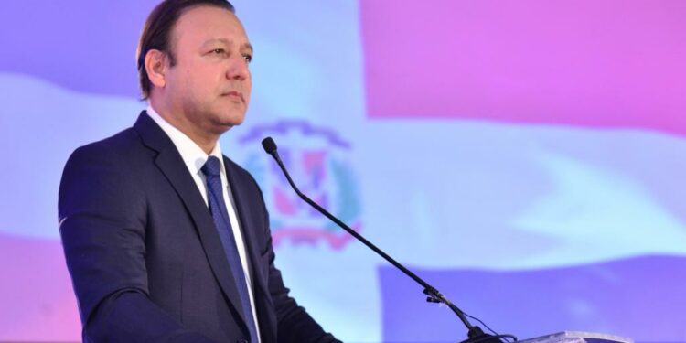 Abel Martínez acusa a Abinader y el PRM de “mentir descaradamente”