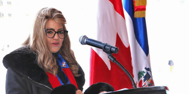 Iluminan las cataratas de Niágara con los colores de la bandera dominicana