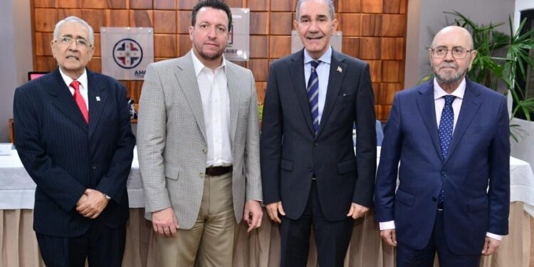 Nuevos canciller y rector asumen Unicaribe apostando a la internacionalización