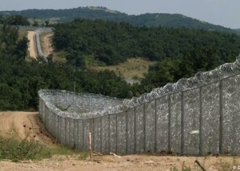 Finlandia construye muro en frontera con Rusia