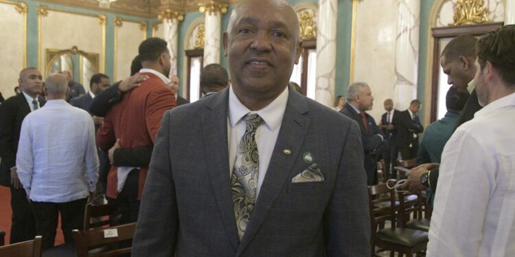 Núñez resalta liderazgo y profesionalidad del gerente Nelson Cruz