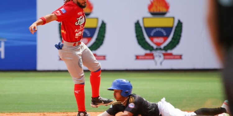 Serie del Caribe: Federales de Panamá vencen a Vaqueros de Colombia