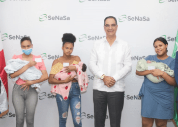 SeNaSa entrega carné a los primeros bebés nacidos en el 2023