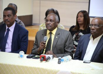 Colectivo de organizaciones acuerda con Energía y Minas instalar 600 megavatios en paneles solares 