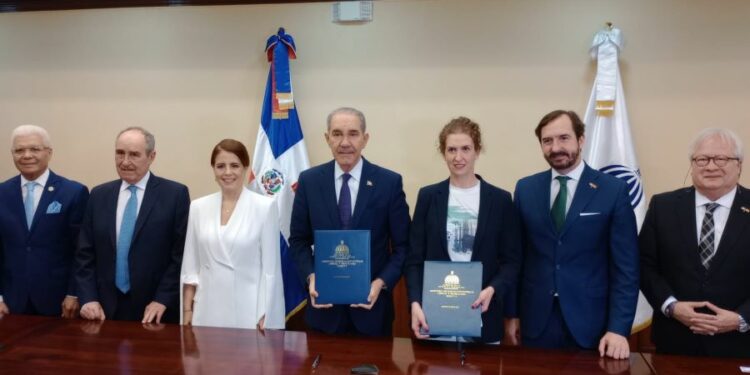 Becas: cientos de dominicanos cursarán a distancias maestrías y doctorados