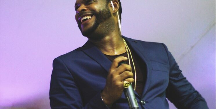 Yiyo Sarante en la apertura de bar en la Roberto Pastoriza