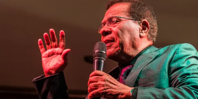 Llama Acroarte otorgar “El Gran Soberano” a Aníbal de Peña antes que sea tarde