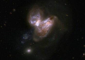 Descubren un agujero negro supermasivo extremo en el borde del universo