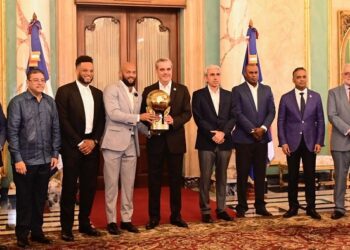 Campeones Nacionales y del Caribe visitan Palacio Nacional