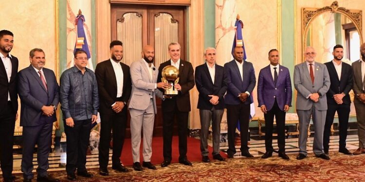 Campeones Nacionales y del Caribe visitan Palacio Nacional