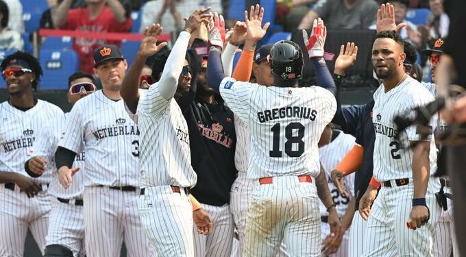 Holanda gana 4-2 a Cuba en el partido inaugural del Clásico Mundial de  Béisbol - DiarioDigitalRD