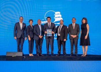 Reconocen a David Collado en Florida por gestión en Turismo