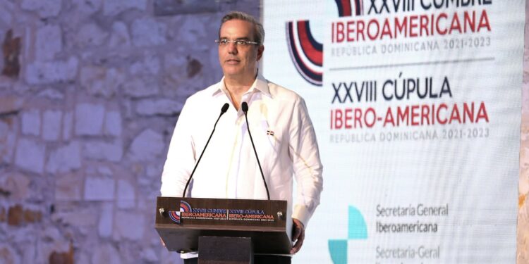 Abinader llama a revitalizar democracias e instituciones en Iberoamérica