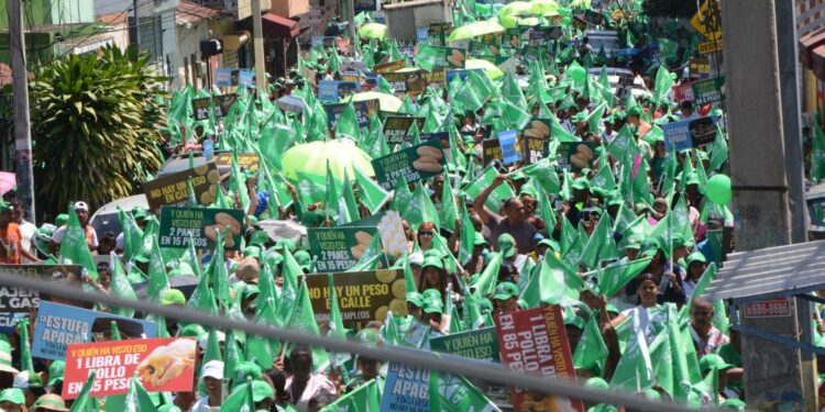 Mujeres Fuerza del Pueblo marchan contra alto costo de la vida