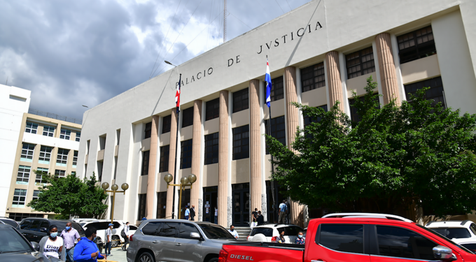 Tras incidentes refuerzan seguridad alrededores del Palacio de Justicia de Ciudad Nueva