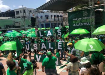 Mujeres marchan por las tres causales en el aborto