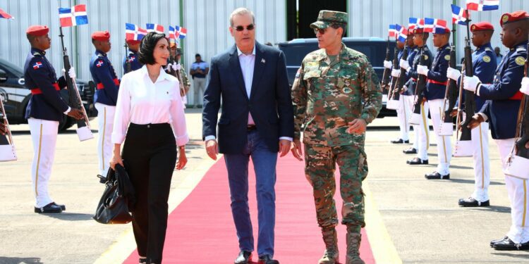 Abinader en Miami para lanzar primera bola en Clásico Mundial de Béisbol