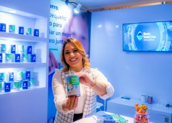 Banco Santa Cruz promueve el ahorro y la salud financiera en feria del Banco Central