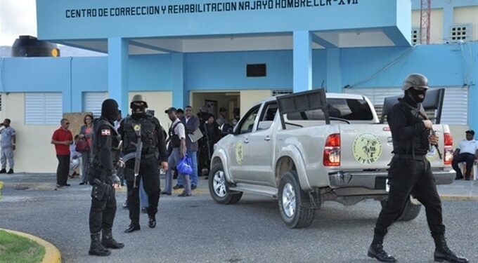 Condenan un agente penitenciario y su cómplice a cinco años de prisión