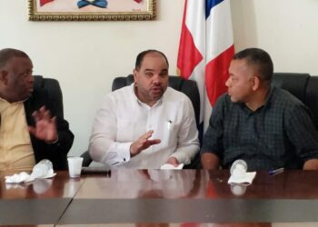 Regidor de Boca Chica denuncia maltrato de agentes policiales