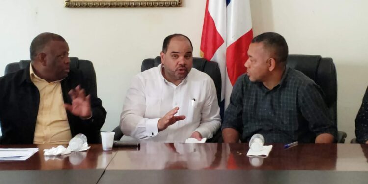 Regidor de Boca Chica denuncia maltrato de agentes policiales