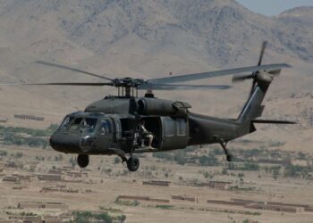 Mueren nueve militares tras colisión de dos helicópteros del Ejército de EEUU