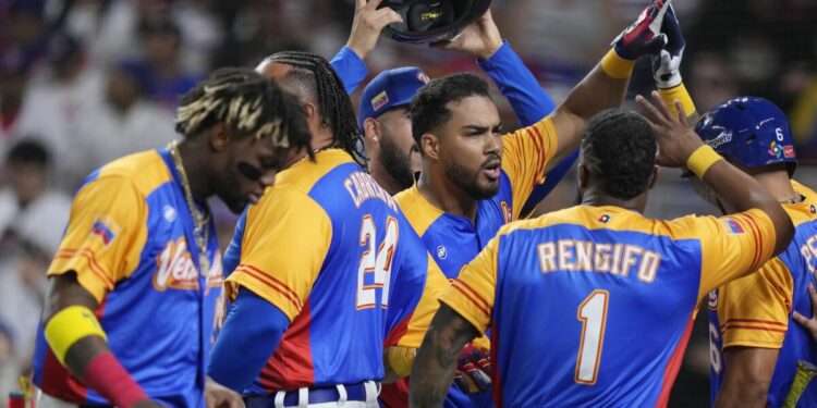 Venezuela vence a Puerto Rico y se afianza en el Clásico Mundial de Béisbol
