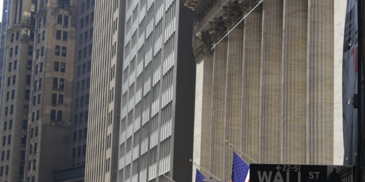 First Republic Bank (FRB) registra fuerte caída en medio de crisis
