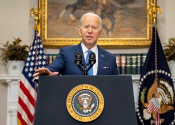 Biden defiende solidez del sistema bancario de EE.UU.; despedirán directivos