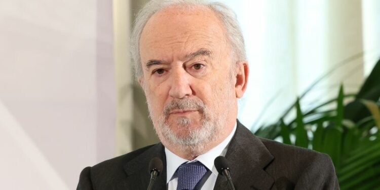 Director de la RAE: "Es imposible desplazar al inglés como lengua franca en el mundo"