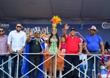 Santo Domingo Oeste celebro su carnaval con decenas de comparsas