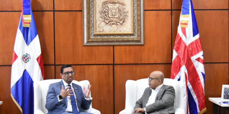 Presidente CD recibe visita de cortesía del Embajador del Reino Unido
