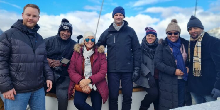 Periodistas dominicanos conocen el origen del auténtico Bacalao Noruego